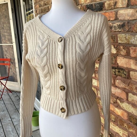 Moon&Madison V Neck V Back Cropped Knit Cable Cardigan - Picture 2 of 5